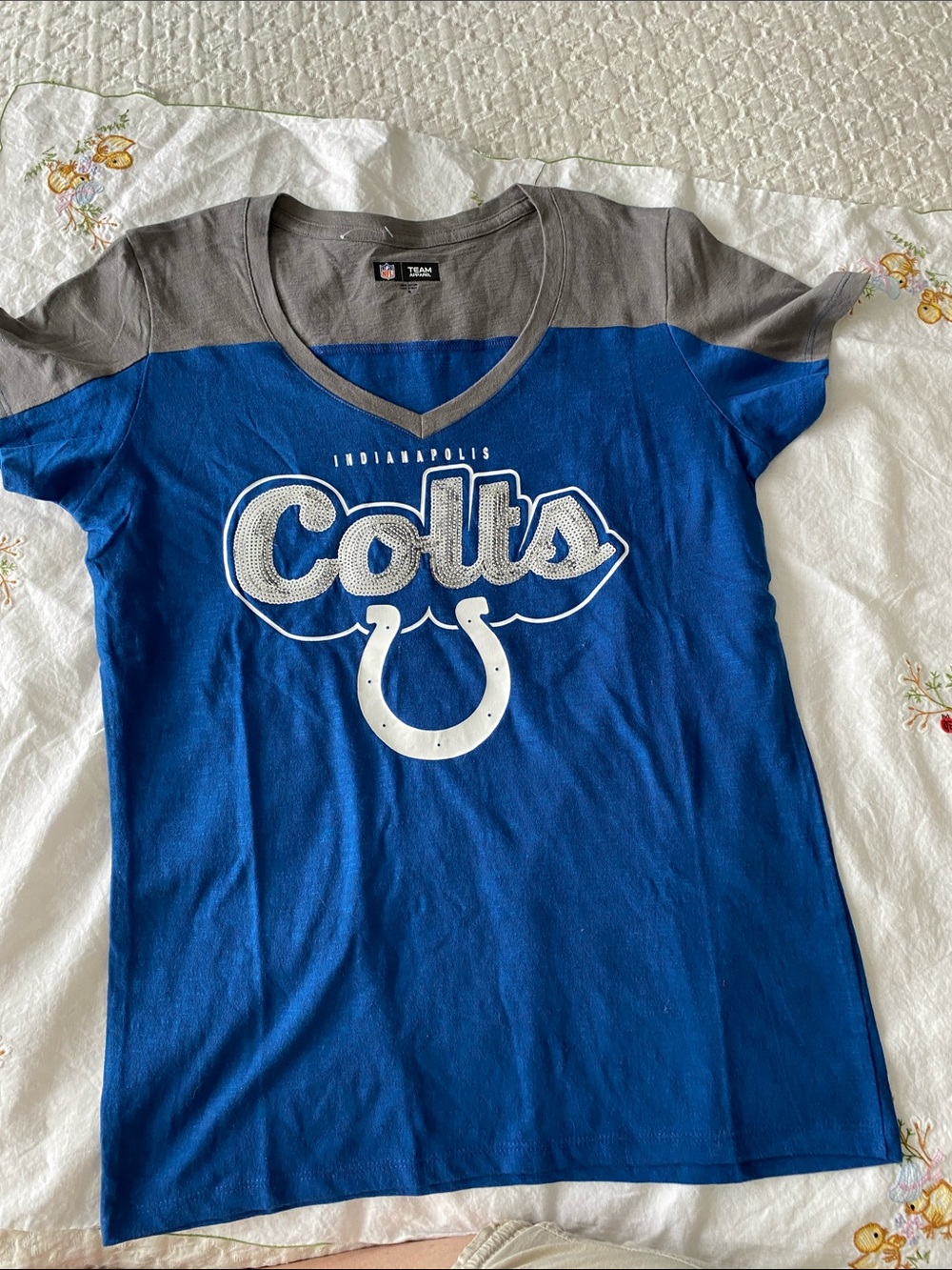 Indianapolis Colts women' Blue and Gray V-Neck Tee NWOT size Medium